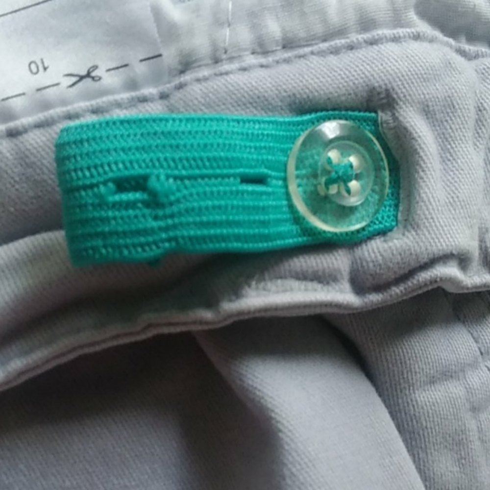 Old Navy Grey Boy's Shorts Size 10. - Picture 4 of 8